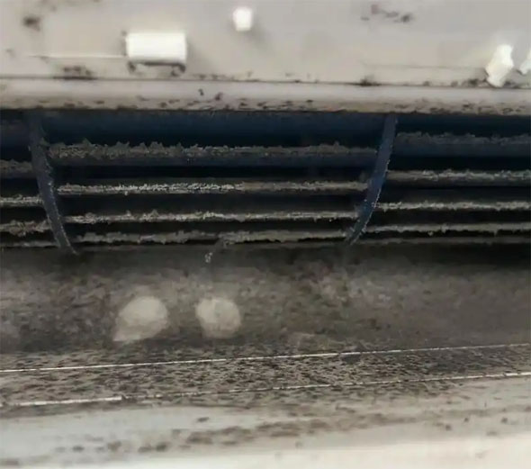 天全空调吹的风有股烧焦味是怎么回事